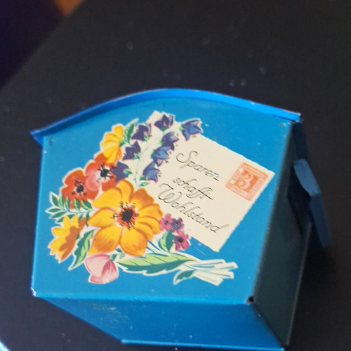 Blaue werbe blechdose mit - blaue, werbe-blechdose